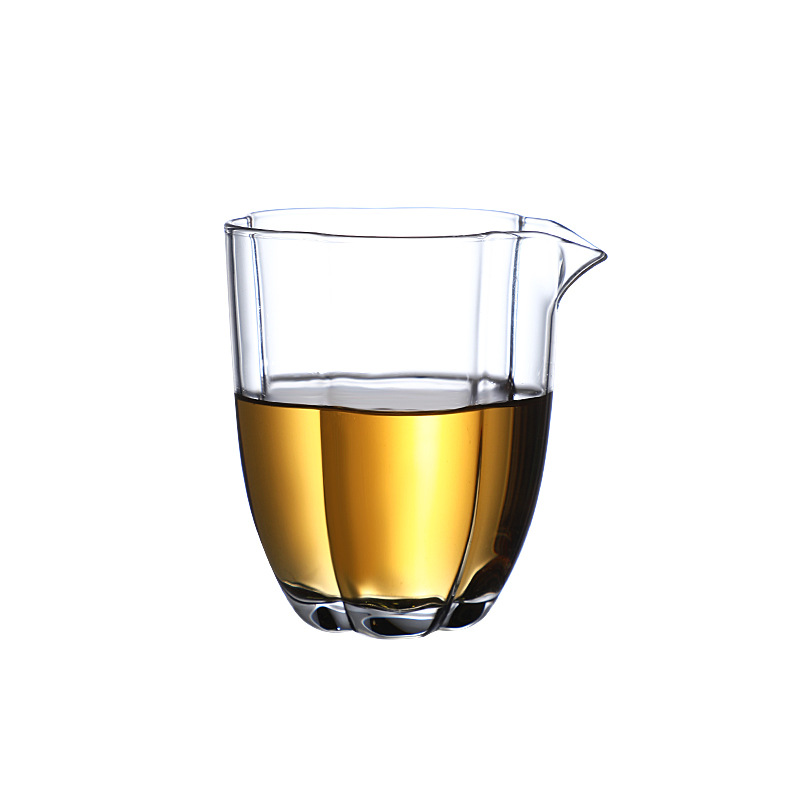 Japanese-style petal Glass Fair Cup high temperature resistant household tea seafood tea maker kung fu tea accessories transparent male Cup
