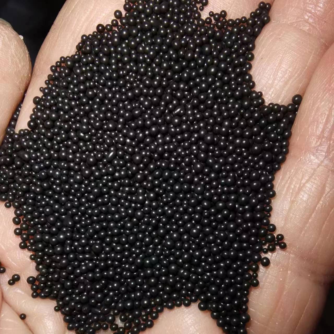 Black and White Granular Oil Punch Lubricant, Ample Stock, Affordable Price, Excellent Lubrication Effect, High Wax Content