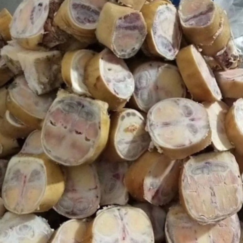 Fresh Cow Hooves, Cut into Pieces, Main Tendon of Cow Hooves, Whole Roasted Cow Hooves, Freshly Cut Cow Feet, Free-Range Cattle Farm Hooves