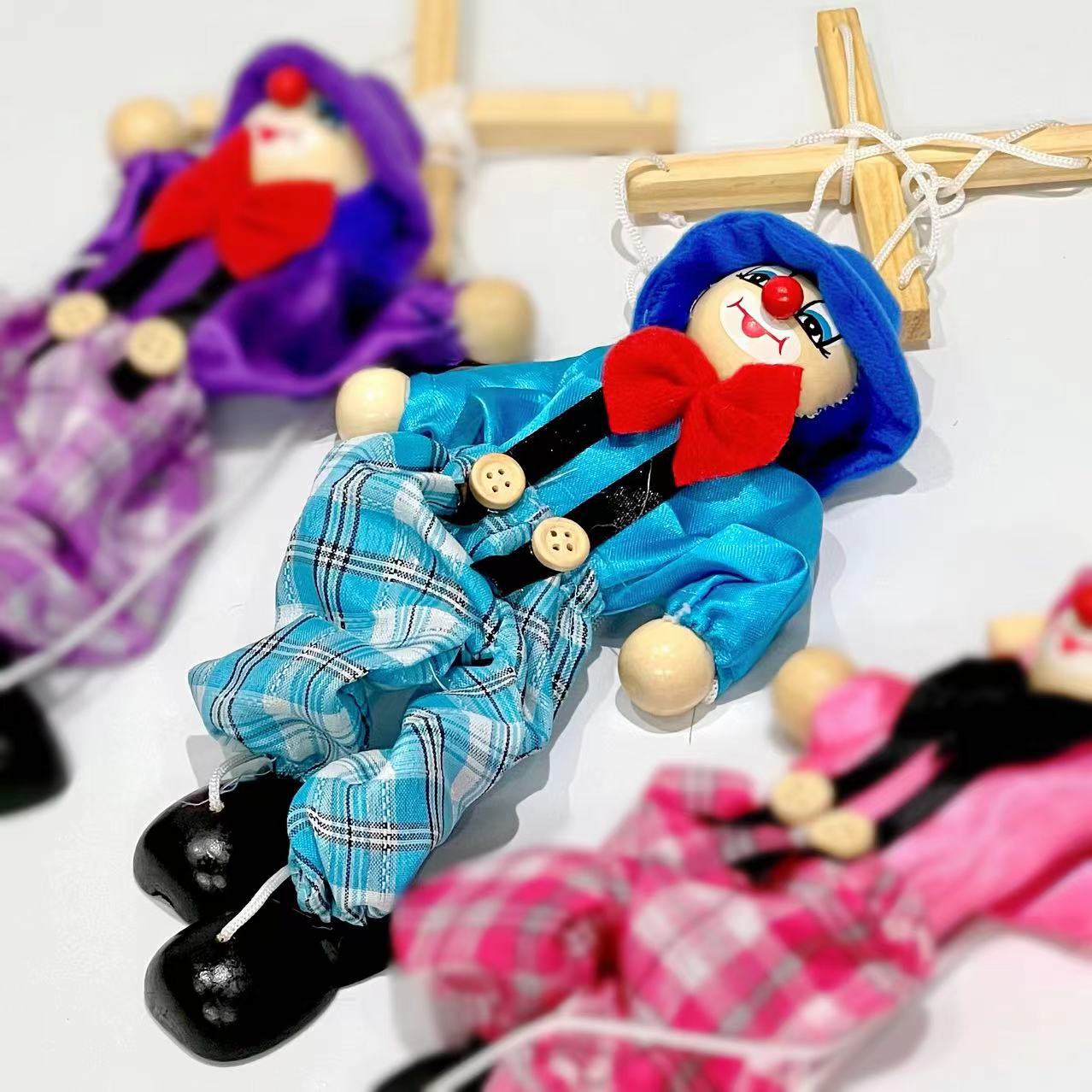 Детские куклы, клоун, деревянные игрушки