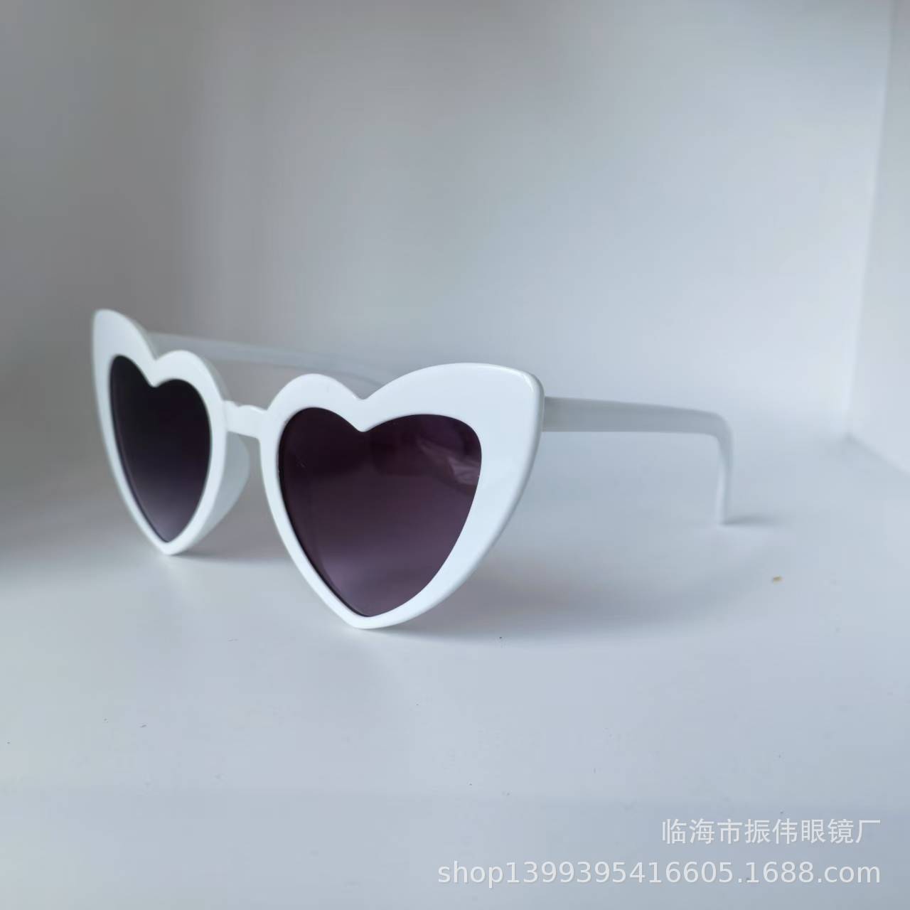 New Fashion Love Sunglasses Heart-Shaped Glasses with Good Price