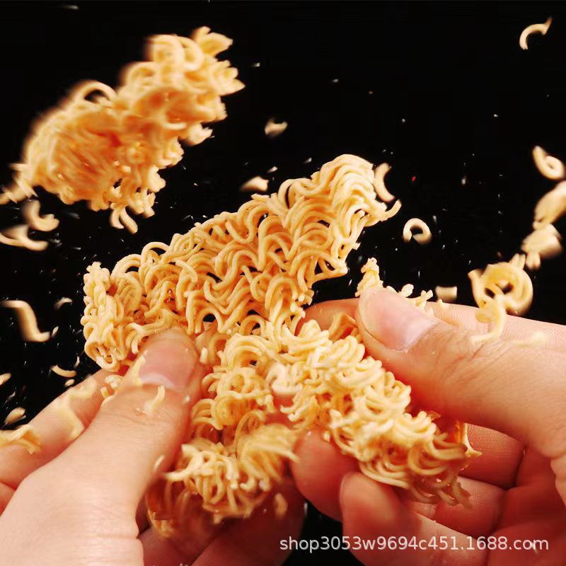 Devil dry crisp noodles full box of crushed crisp snacks gift bag snack magician food for hunger dry noodles leisure food