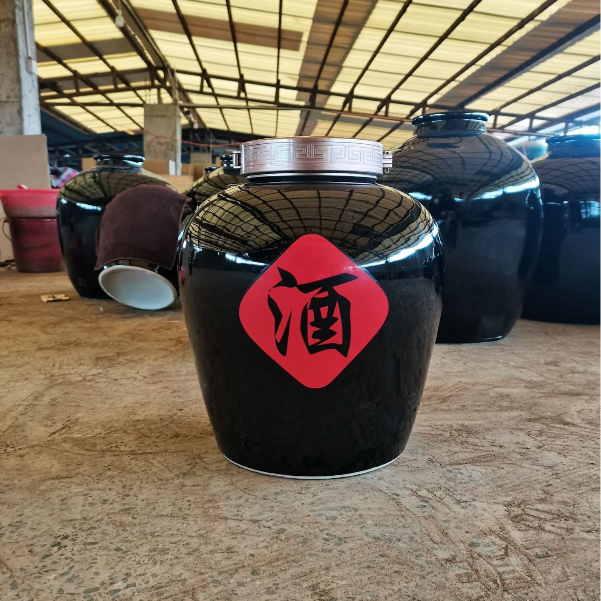 Jingdezhen ceramic wine jar carved ceramic wine jar liquor container cellar large ceramic wine jar wine bottle