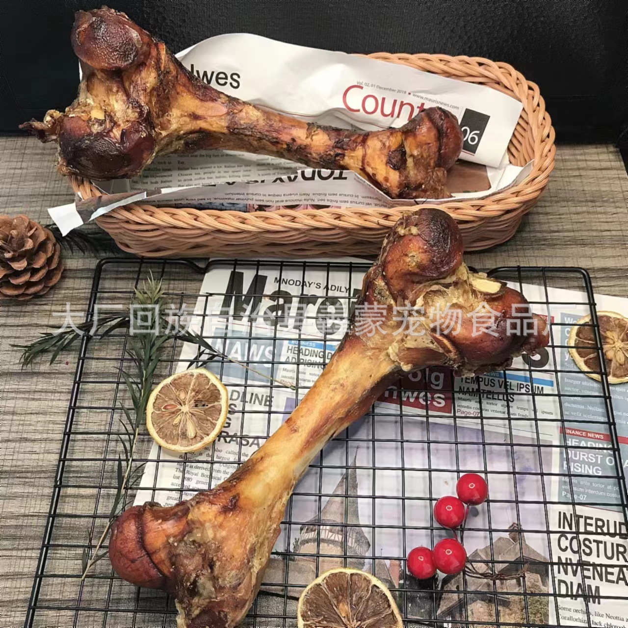 Manufacturer Wholesale Dog Molar Stick Toy Real Bone Tooth Cleaning Cow Bone Crispy Bone Pet Snacks Dog Food Hatchis