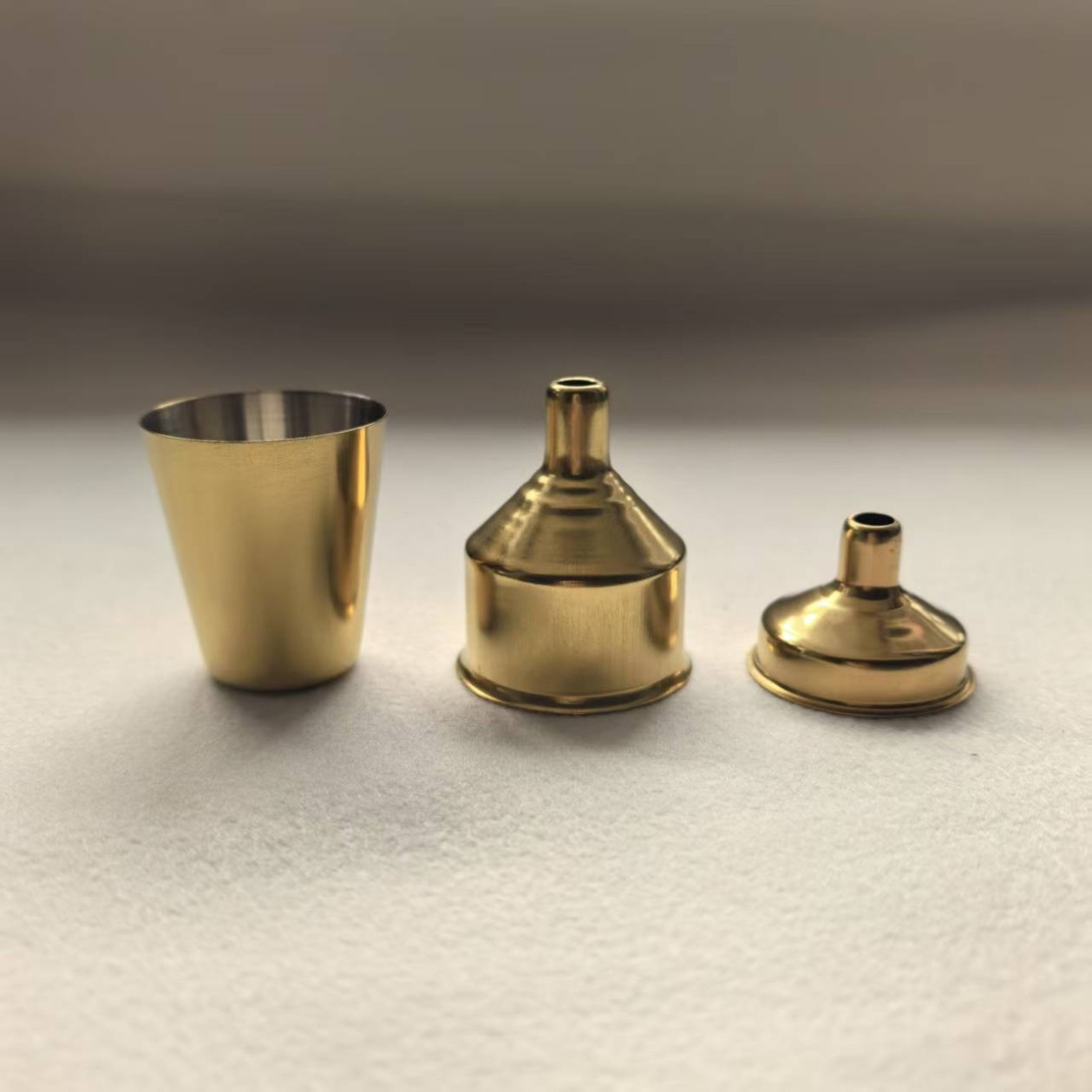 Household 304 Stainless Steel Small Funnel Large Funnel Wine Jug Standard Silver Small Wine Glass Curled Wine Glass Wrap Style