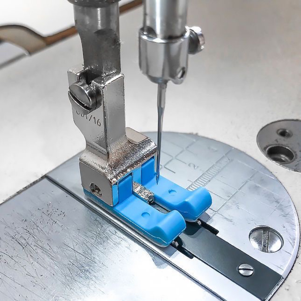 New Flat Car Cd Left and Right Universal Plastic High and Low Presser Foot 0.1/0.2 Flat Car Plastic Universal Stop Presser Foot