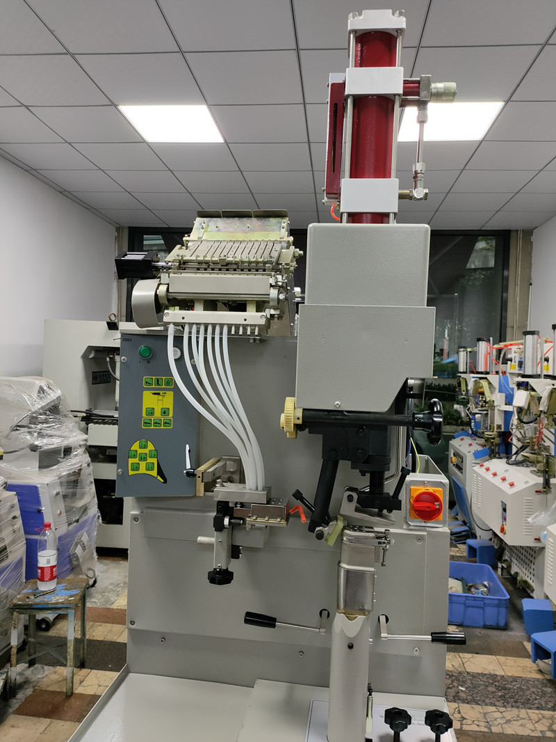 Second-hand renovation automatic heel nailing machine men's and women's high heels heel nailing machine shoe making machine equipment recycling