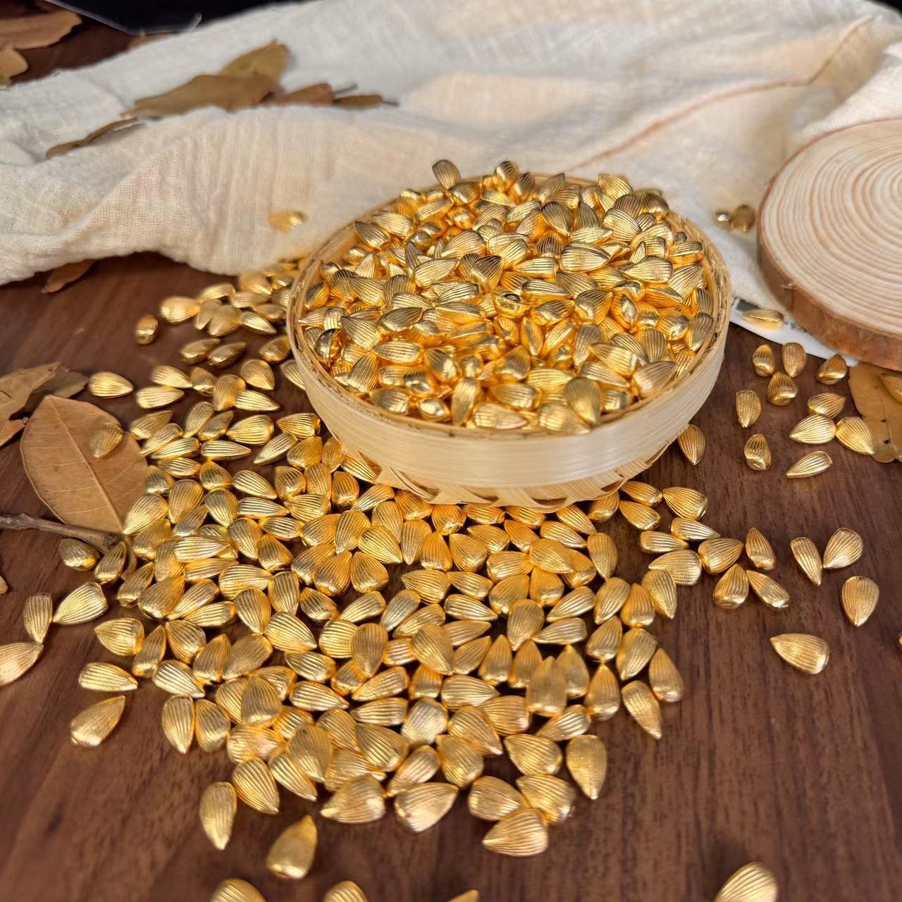 Mini small melon seeds gold ingot gold melon seeds alloy solid small gold ingot cornucopia rice jar Baifu jar decorative accessories pendulum