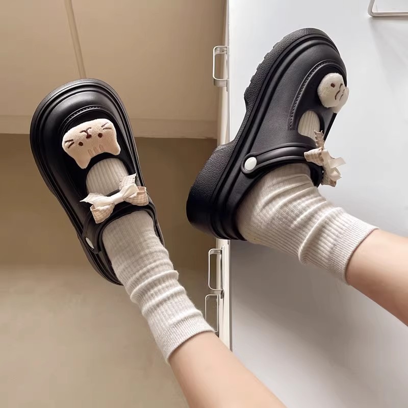 New Cute Cartoon Small Fish Hole Shoes Women's Outwear 2024 Summer Sweet Bow Shoe Half Slippers