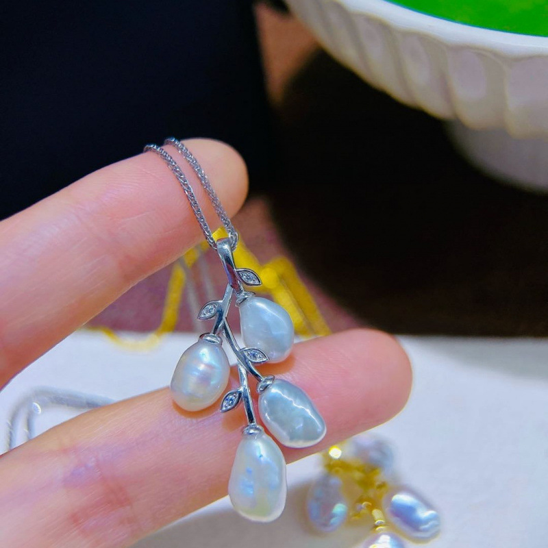 The New and Updated Ins-Style Branch Pendant Is Full of Vitality and Rebirth, and Contains a Vitality and Energy