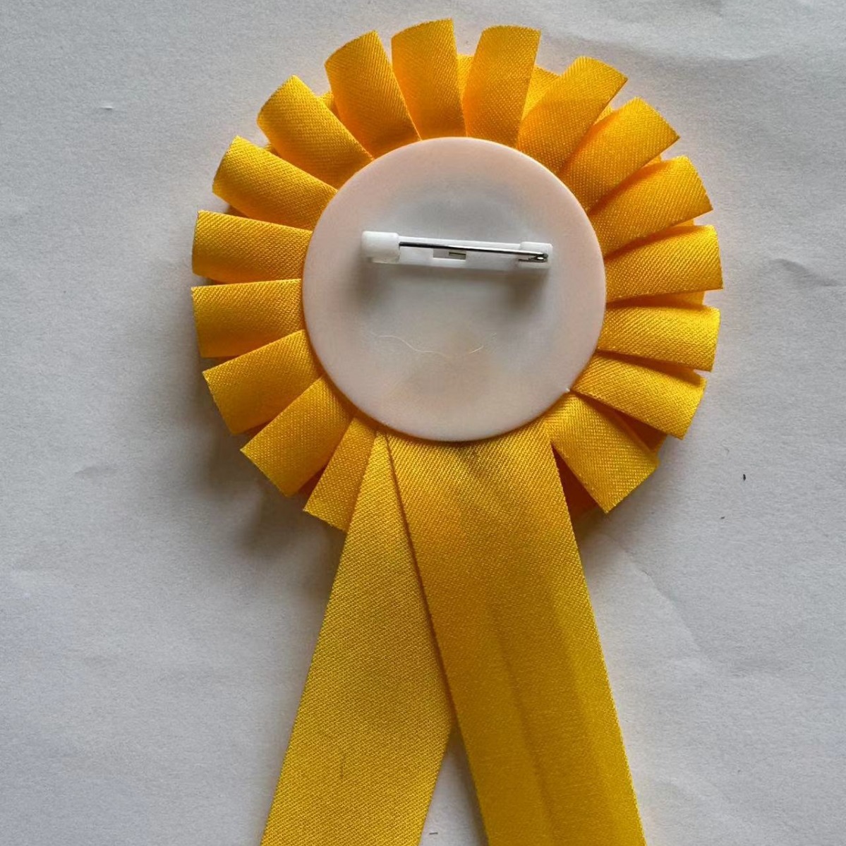 Manufacturer's Batch of High-quality Colorfulful Corsage, Tinplate Corsage, Celebration Festival Corsage, Personalized Birthday Corsage Can Be Customized