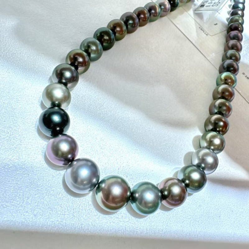 Queen of Tahitian Black Butterfly 9.0-10.9mm Perfectly Round, Strong Light, Mixed Colors, Oily, Very Clean