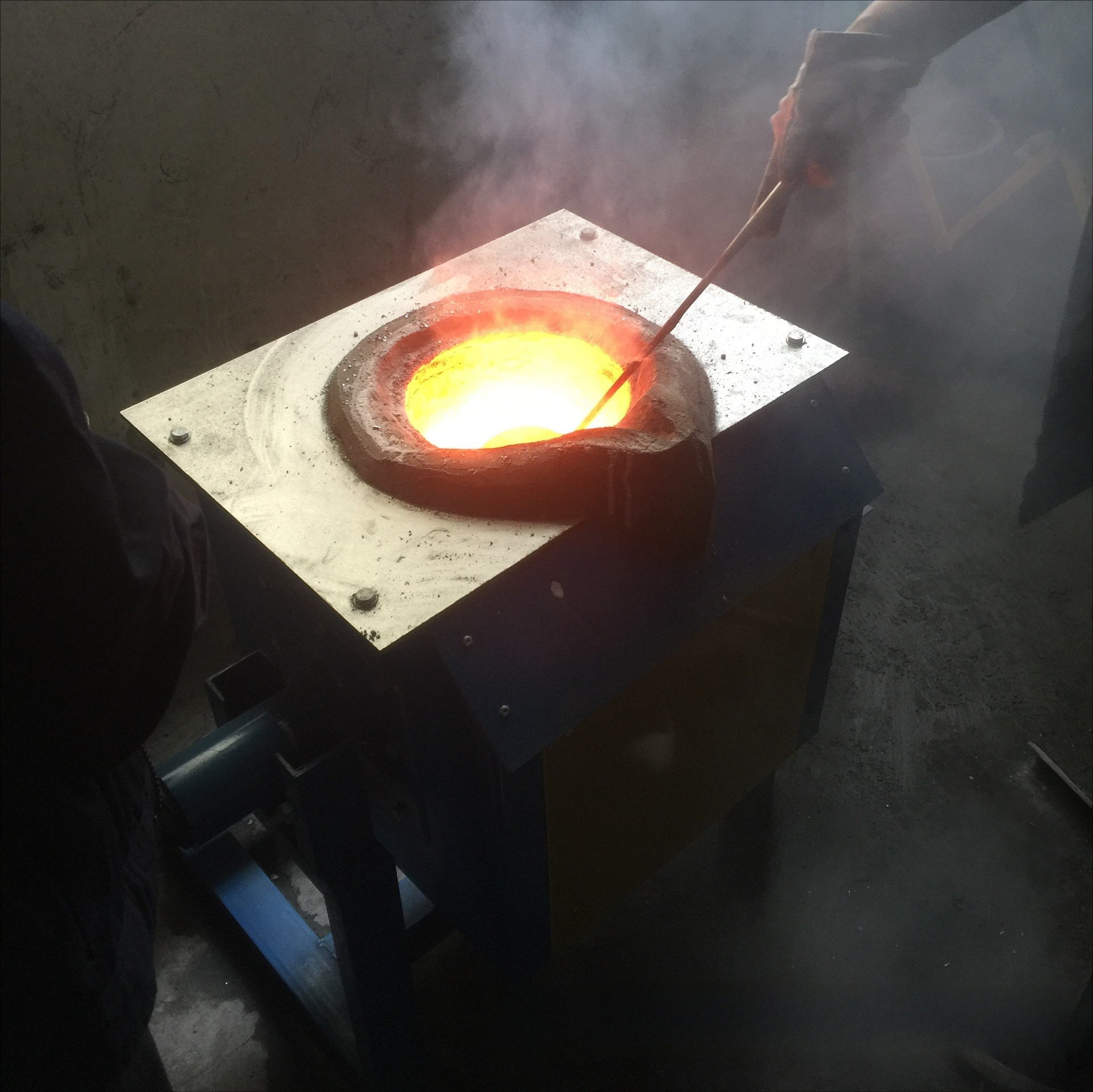 Iron Smelting Furnace, Copper Smelting Furnace, Metal Smelting Furnace, Small Medium Frequency Smelting Furnace, Copper Smelting Furnace, Gold Smelting Furnace, Silver Smelting Machine, Leidezhu