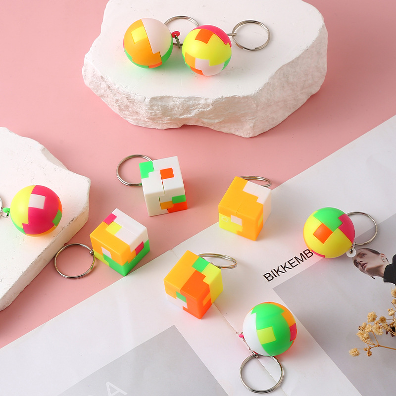 Children's puzzle creative mosaic toy plastic hole lock key chain Rubik's cube Luban lock with key chain suit