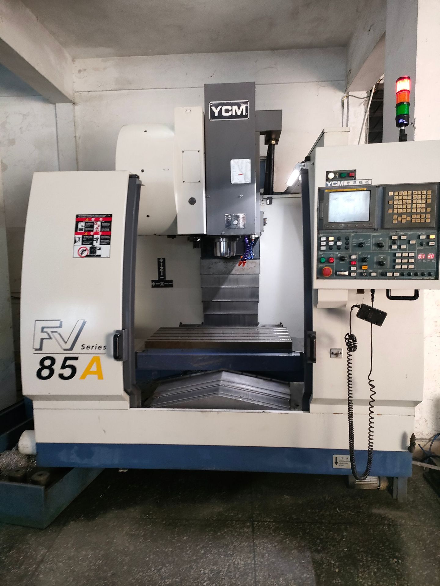 Перенос б/у импортированный станок King Yongjin FV85A обрабатывающий центр, б/у CNC компьютерный токарный станок