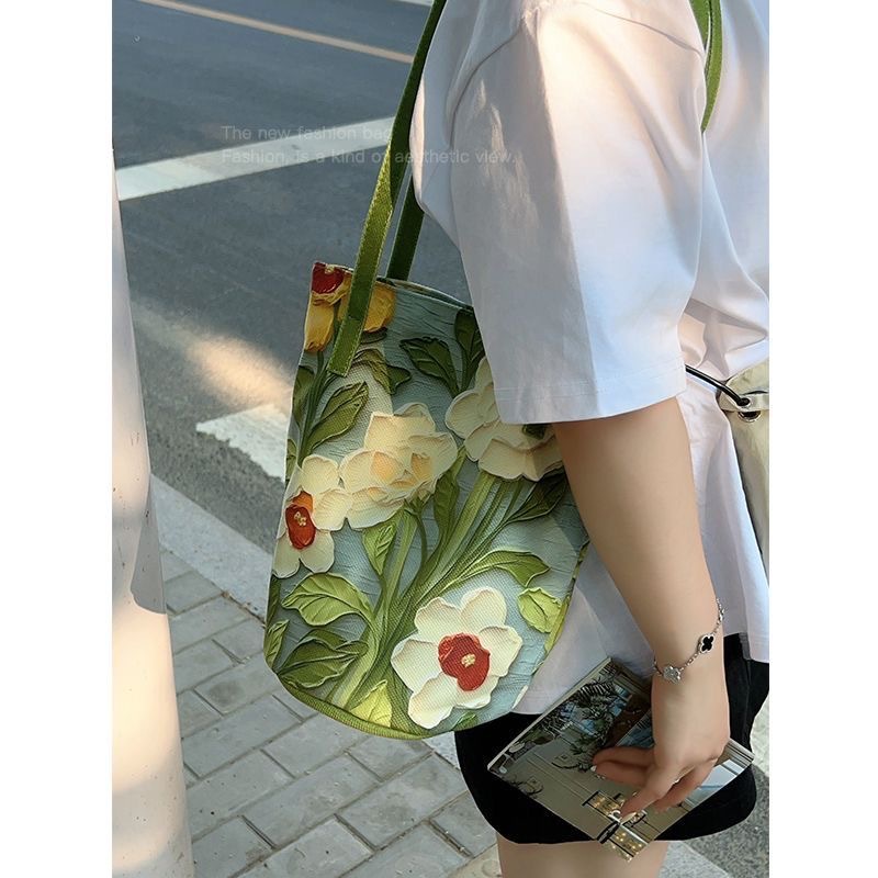 2025 New Oil Painting Flower Niche High-end Shoulder Bag All-match Niche Large Capacity Portable Commuter Bucket Bag