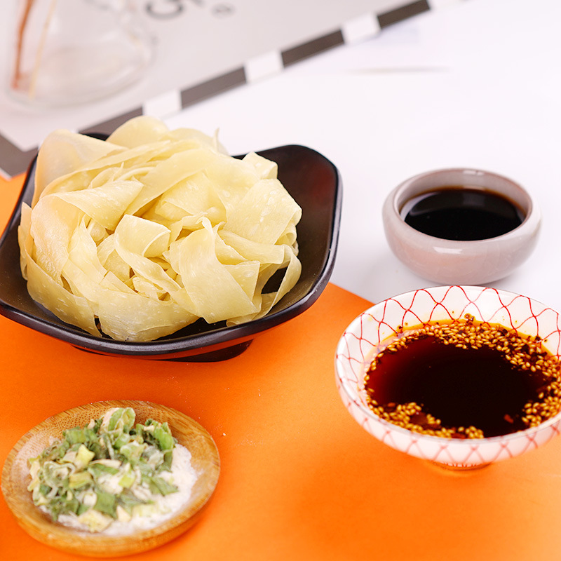 Akuan red oil noodle 110g * 1 bag of mashed potato noodles mixed with rice instant noodles cold noodles wide noodles instant food