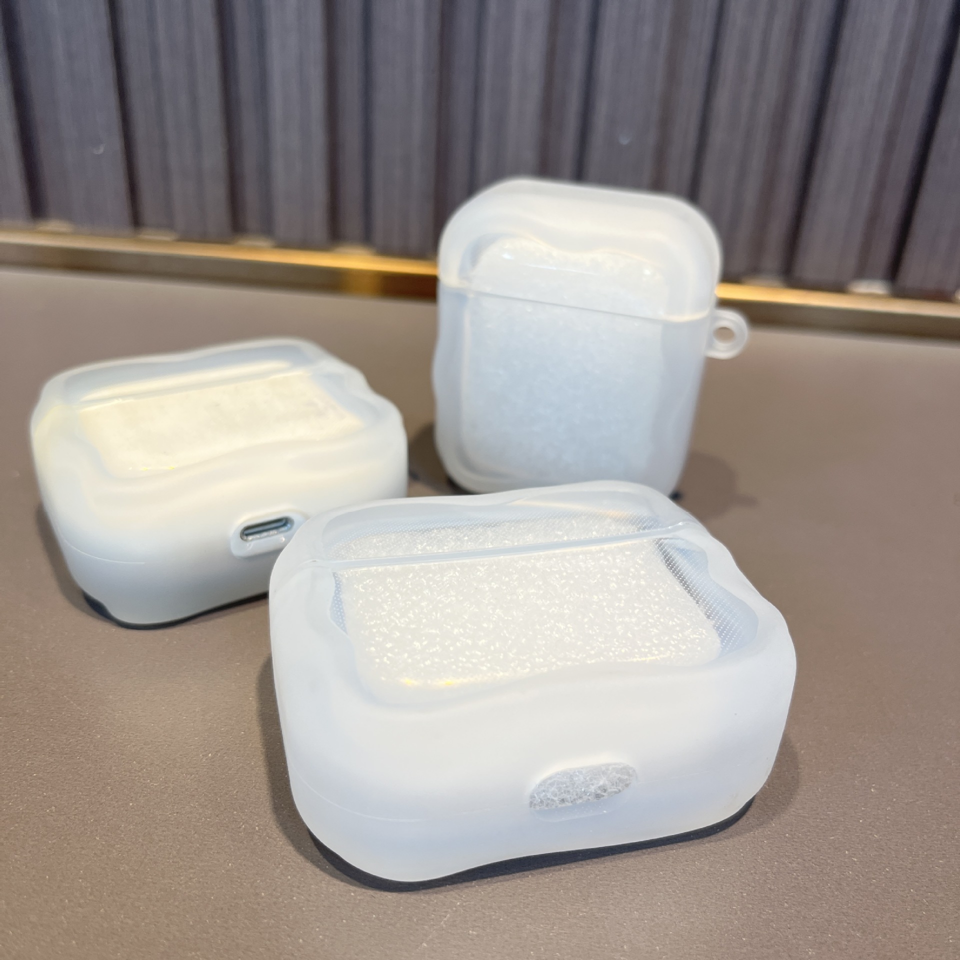 Suitable for Apple 2/3/4/5 Generation Wave Bluetooth Earphone Case, the Latest Airpodspro3 Protective Case, Tpu Soft Case