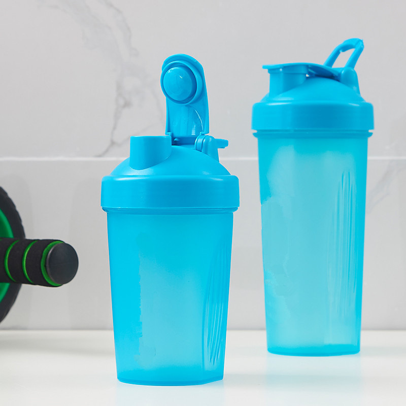 Outdoor fitness exercise plastic shake Cup male milkshake mixing cup milkshake mixing cup portable customizable LOGO wholesale