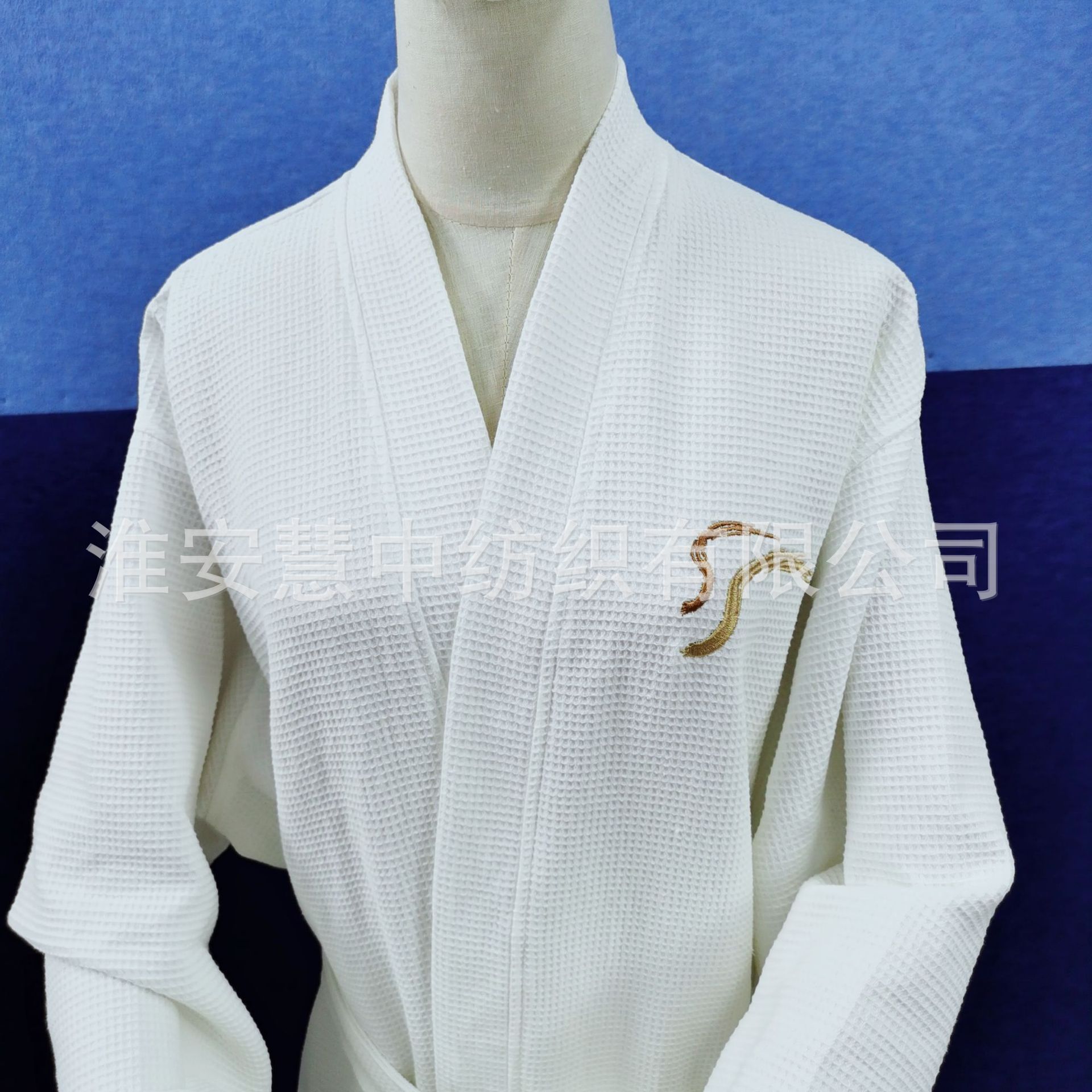 Factory direct supply Cotton Four Seasons waffle hotel bathrobe SPA Club bathrobe embroidery LOGO customization