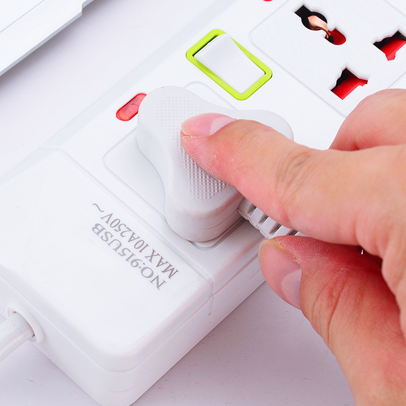 Wholesale multi-function British standard row plug smart charging dual USB with protection door Hong Kong version Singapore cross-border supply