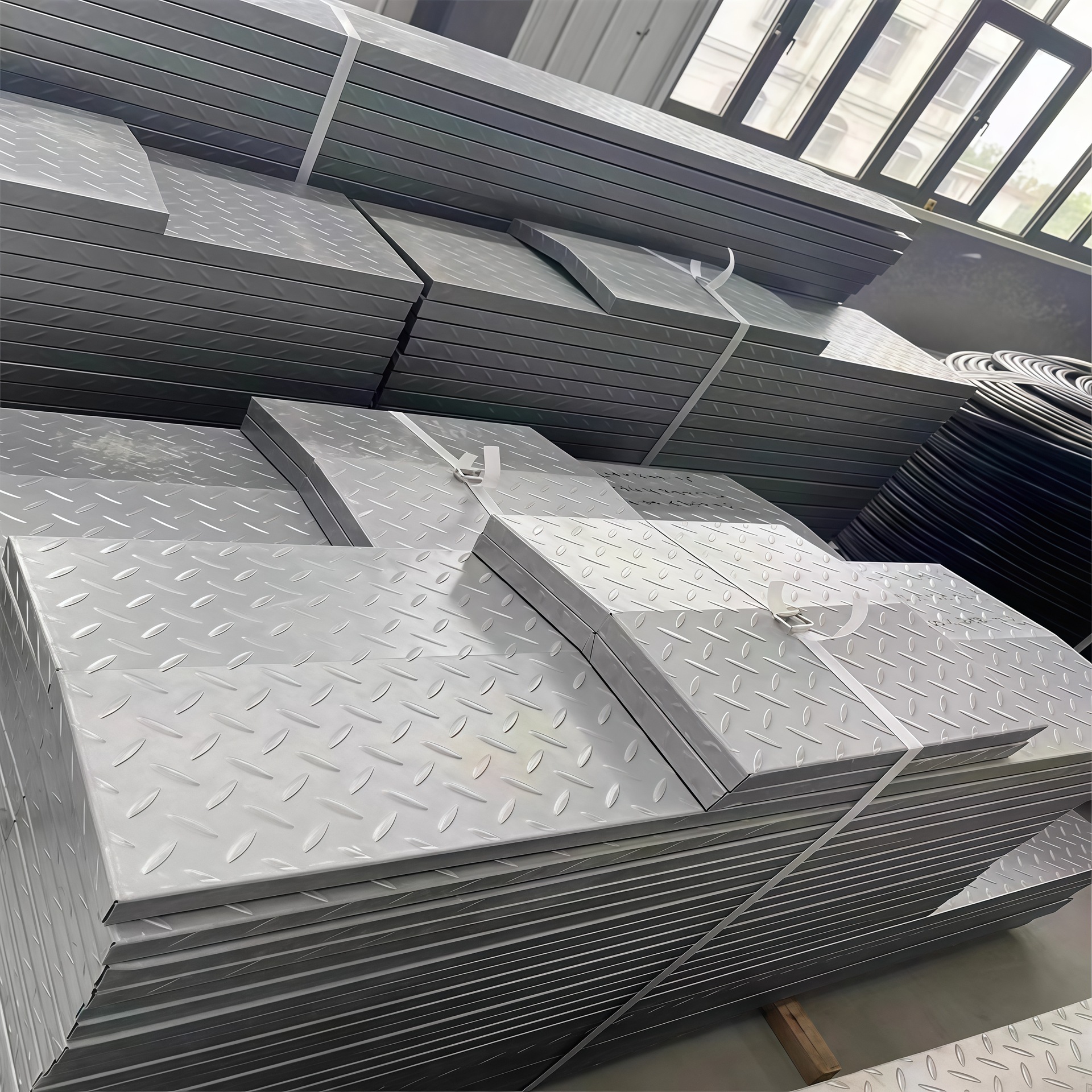 Photovoltaic Ridge Operation and Maintenance Pedal Anti-Skid Roof New Photovoltaic Operation and Maintenance Channel Zinc Aluminum Magnesium Operation and Maintenance Pedal Roof
