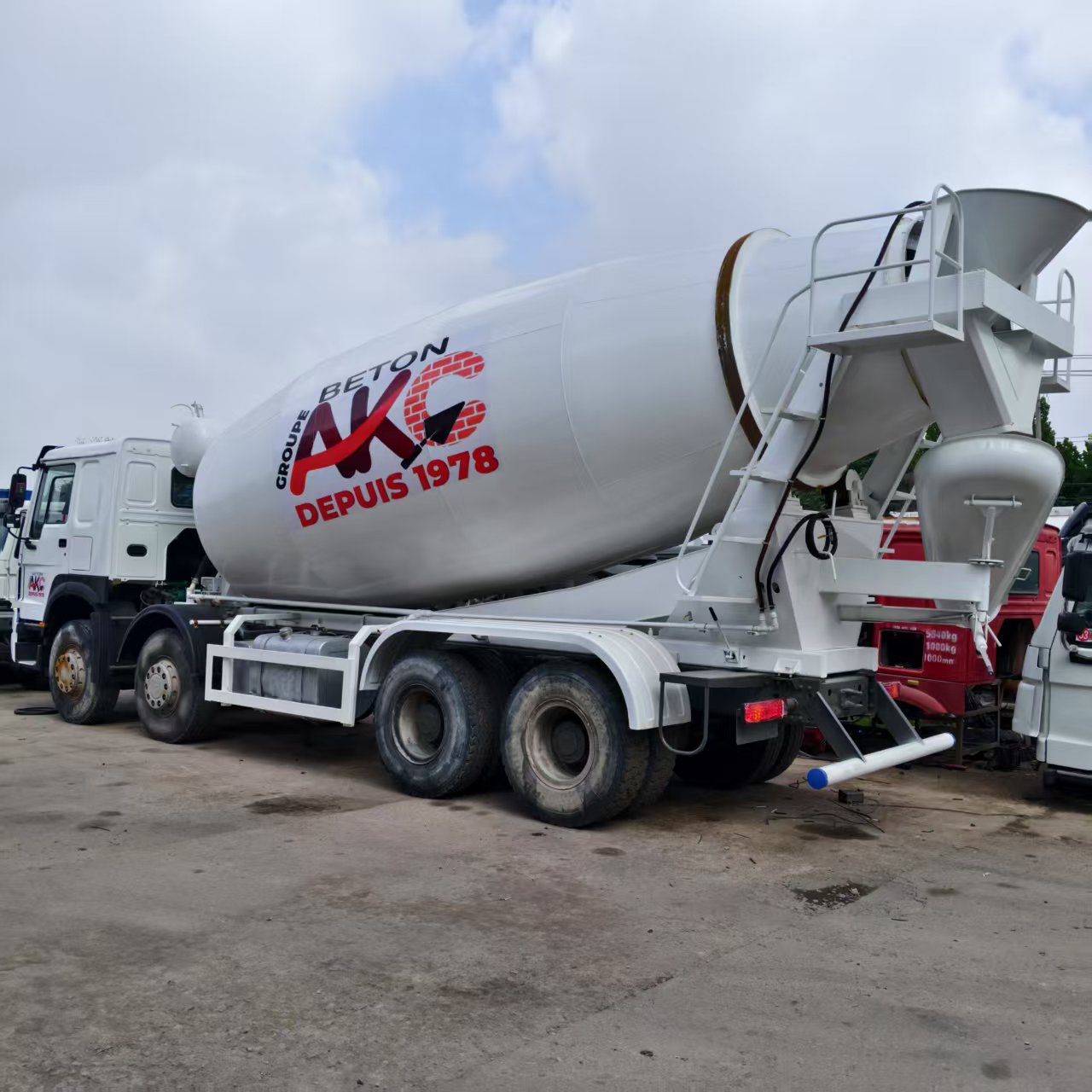 Кросс-бордерный экспорт самосвала Sinotruk Howo заднего 8-колесного миксера 15 куб. м, бетономешалка 371--375 л.с.