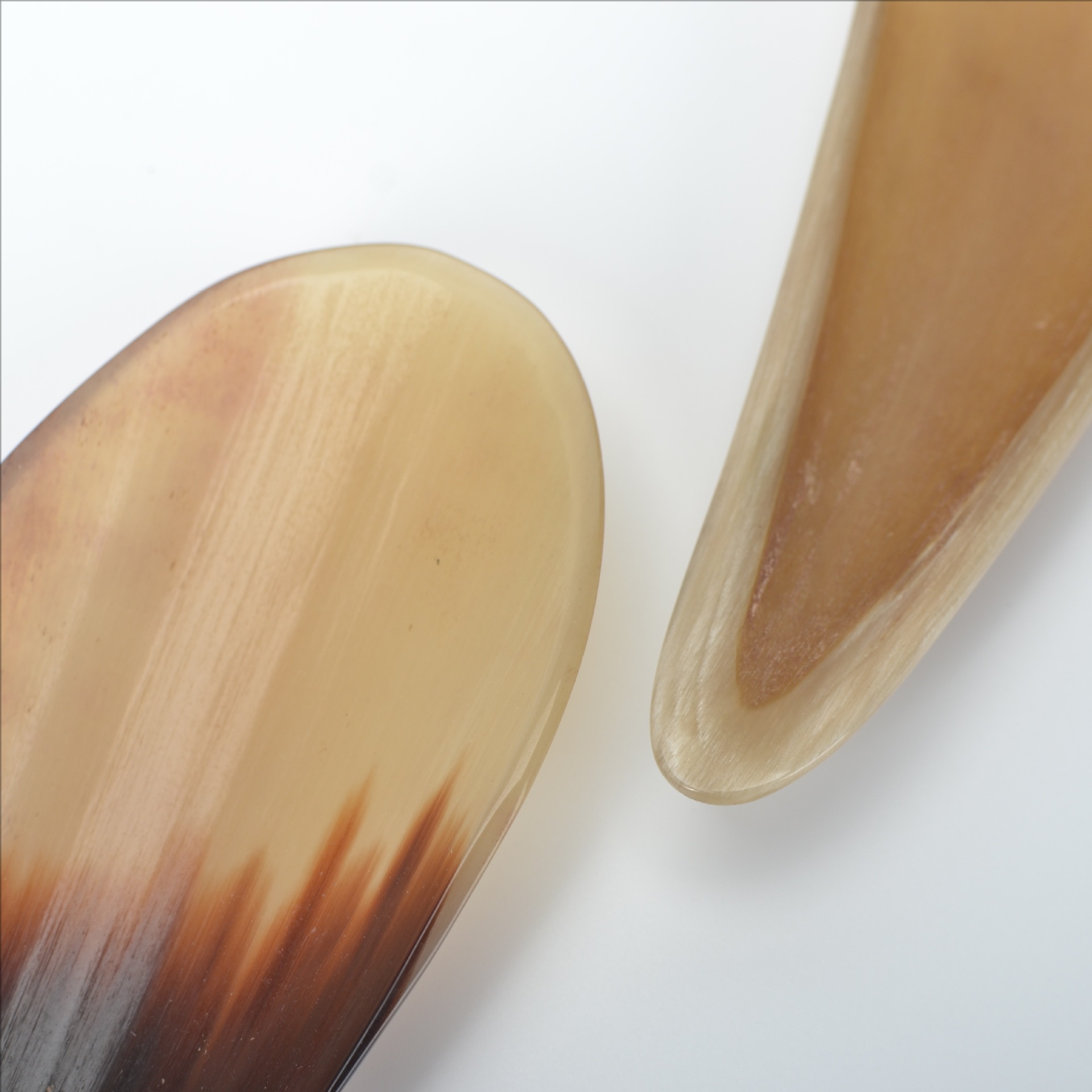 Horn Scraping Board Yellow Cattle Horn Half Scraping Color Different Length Different Real Cattle Horn 10 to 18cm