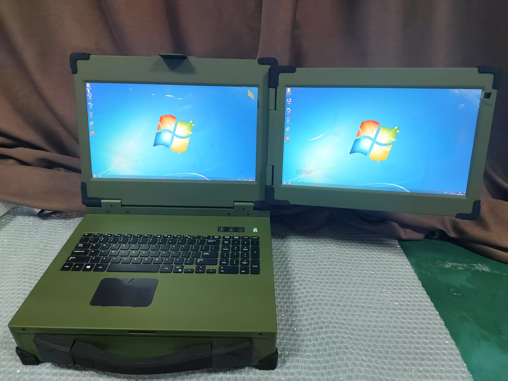 15.6inch Dual Screen Portable Industrial Computer Touch Screen Win7 Operating System I7-8700T Processing