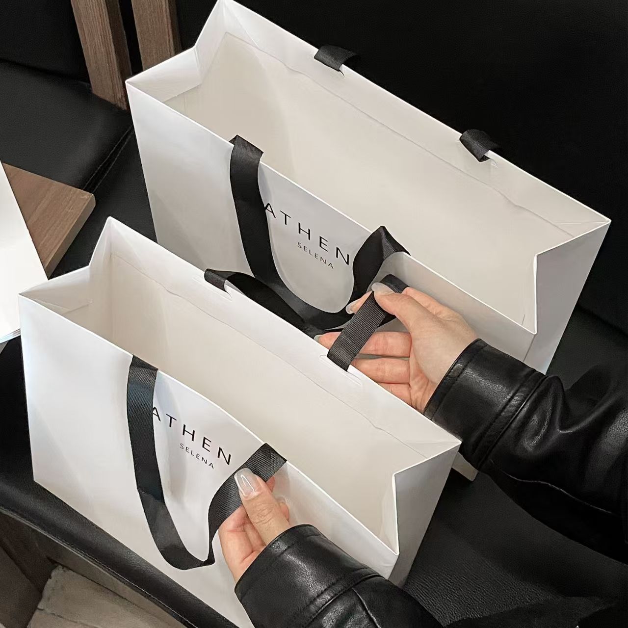 High-End Paper Bags, Customized Jewelry, High-End Paper Handbags, Customized Glasses Store White Cardboard Gift Bags