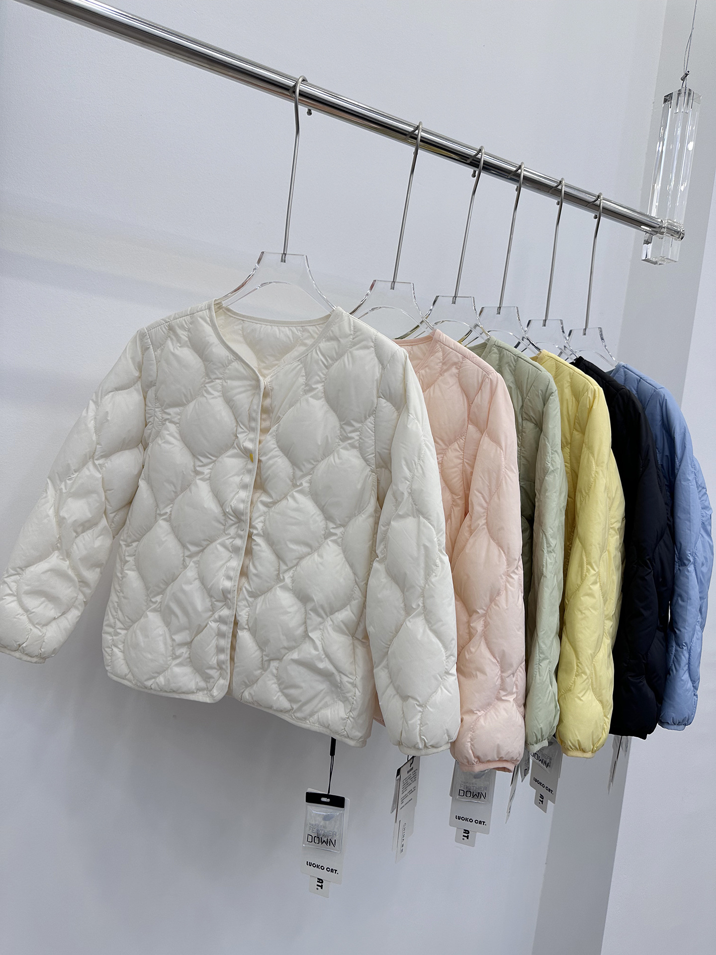 2025 New Kidsren's Light down Lining Medium and Large Kidsren's Thin down Jacket Jacket Boys and Girls Baby Autumn and Winter