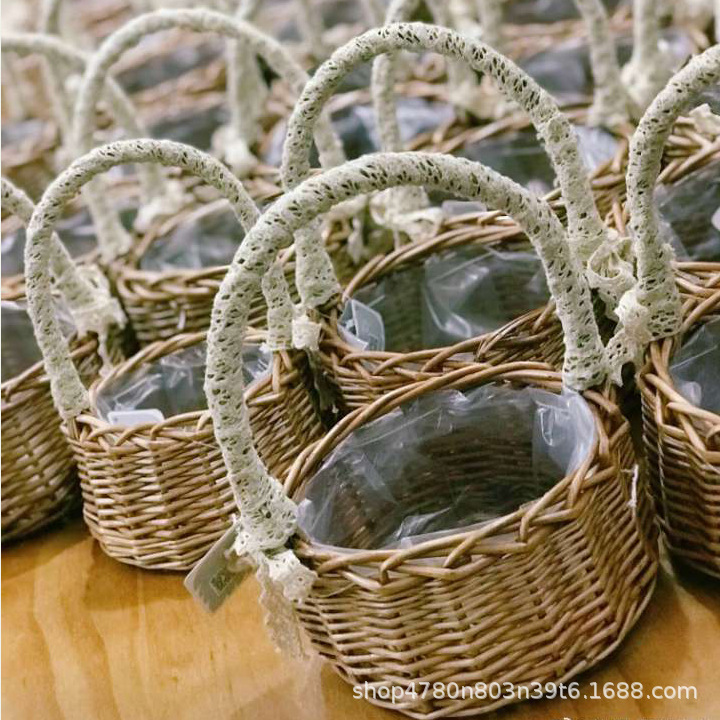 Wholesale Rattan and Straw Woven Baskets for Flowers, Dried Flowers, and Arrangements; Small Gift Baskets for Flower Girls and Wedding Hand-Held Wicker Baskets