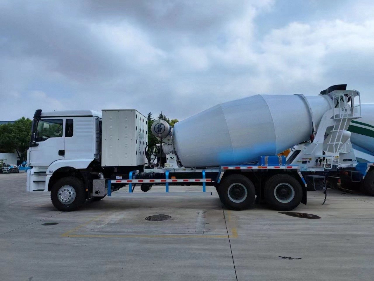 Sagmoto Shaanxi Automobile Commercial Vehicle Cng Natural Gas 10 Cubic Mixer Truck Exported to Central Asia Uzbekistan
