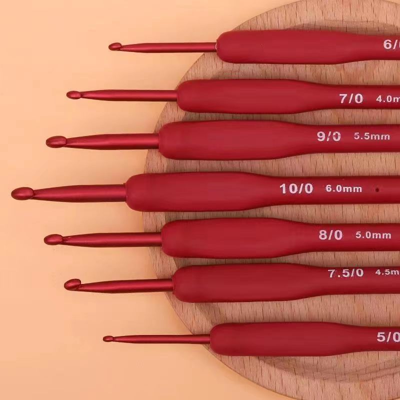 Red Soft Handle Crochet Hook Set for DIY Knitting Bags and Sweaters, Non-Slip Round Head Yarn Needles