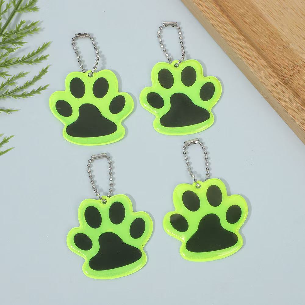 Double-Sided Reflective Dog Paw Pendant Pvc Keychain Night Safety Warning Sign Cycling Reflective Pendant