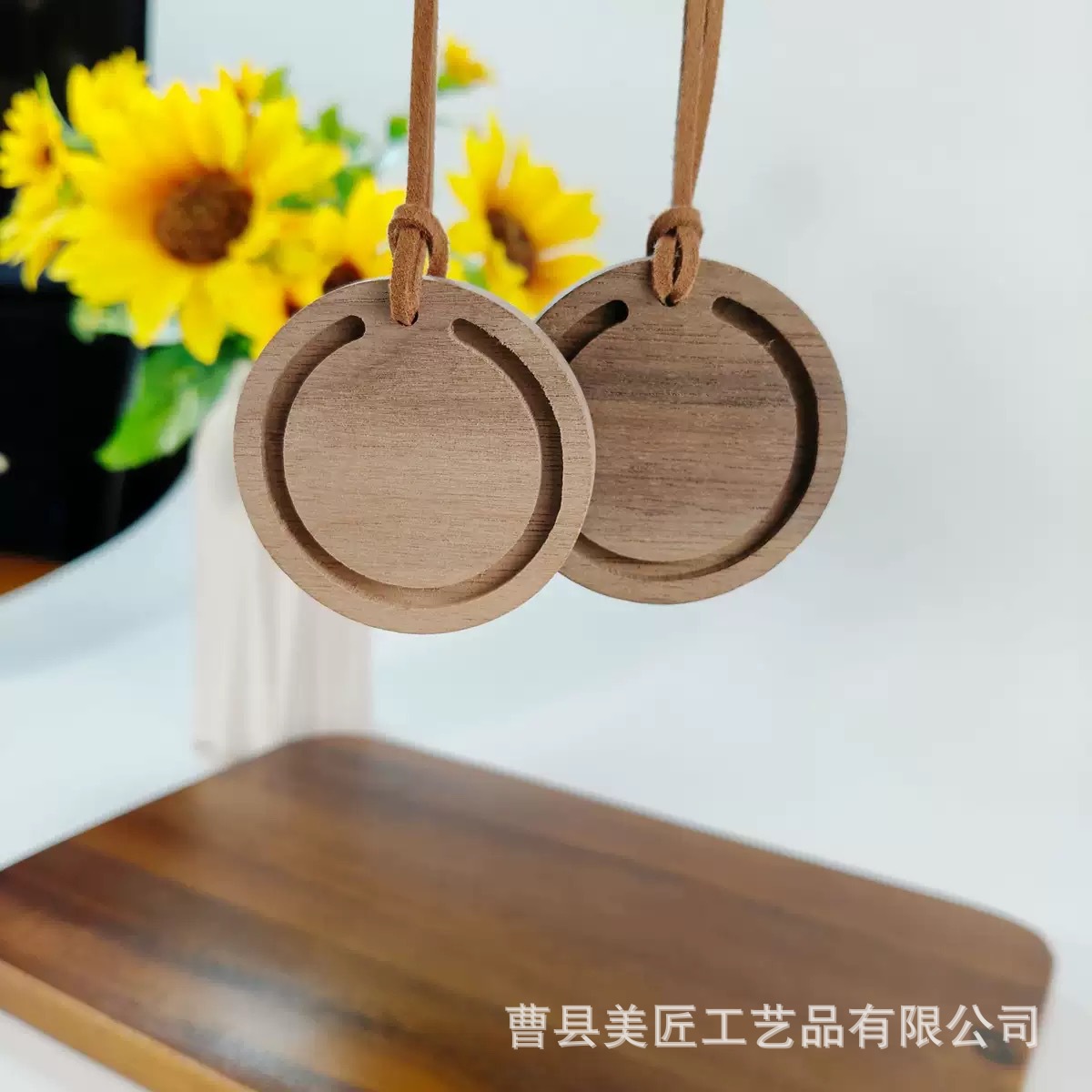 Round Fragrant Wooden Piece for Essential Oil Aromatherapy Wooden Home Wardrobe Car Pendant Fragrant Wooden Piece Ornaments