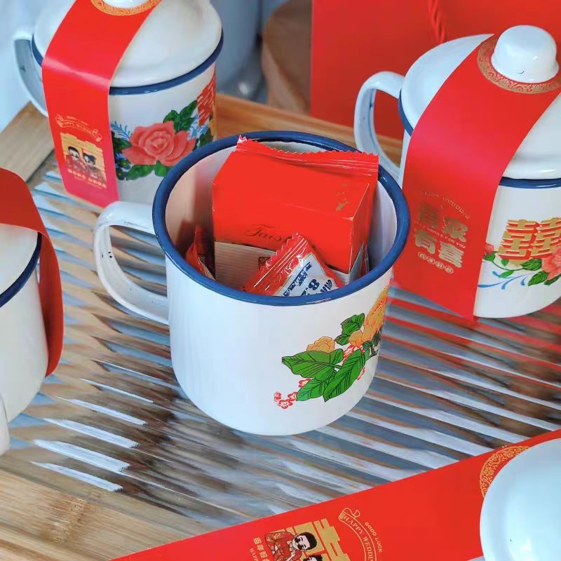 Nostalgic Classic Vintage Red Double Happiness Enamel Cup Red Iron Tea Cart with Lid Wedding Festive Pack Vintage Mug