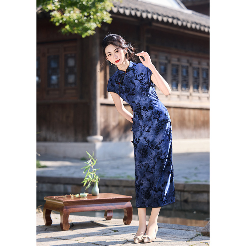 Red Eyes New Chinese Cheongsam 2025 New Short Sleeve Chenille Long Modified Young Mother Vintage dress