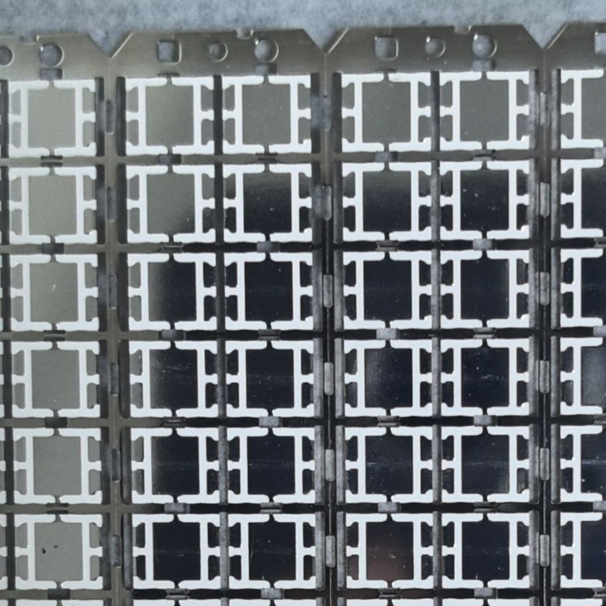 Dongguan Led Bracket Manufacturers Selling 5060-12 Row of Two-Color Car Light Bracket Red Copper Pct Bracket