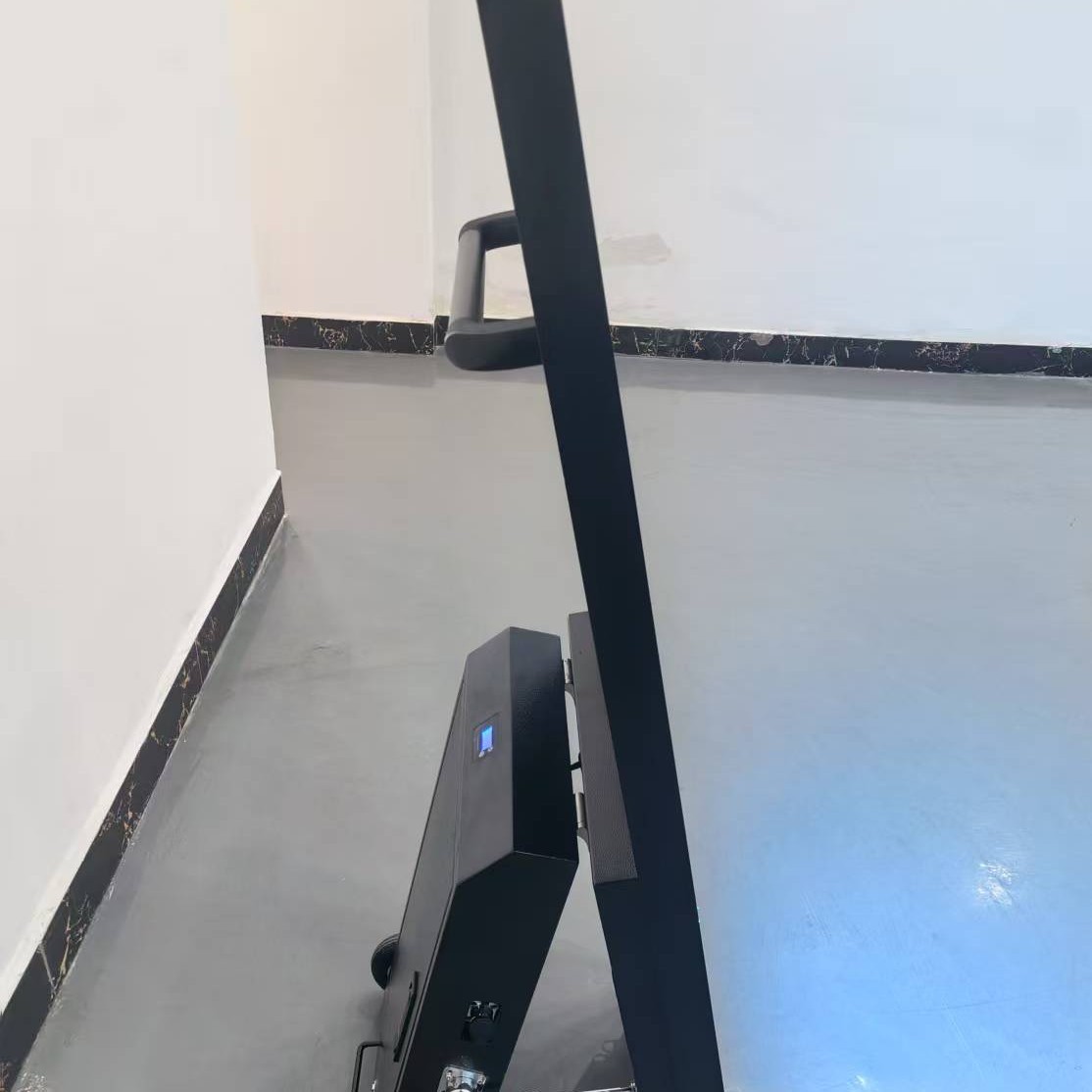 All-Weather Use Mobile Phone App Control Outdoor P2.5 Led Advertising Machine Waterproof High Brightness Smart