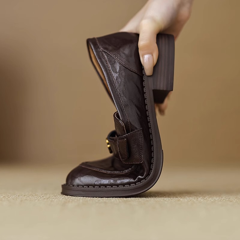 Cowhide version camellia soft bottom loafers women's 2025 new flat heel leather small gold single-layer shoes thick bottom small leather shoes