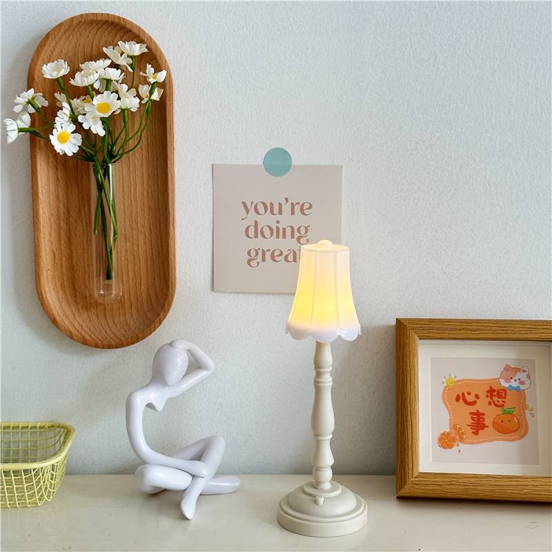 Ins Bedroom Bedside Nightlight European Retro Small Table Lamp Room Desktop Decorative Atmosphere Lamp Ornaments LED Table Lamp