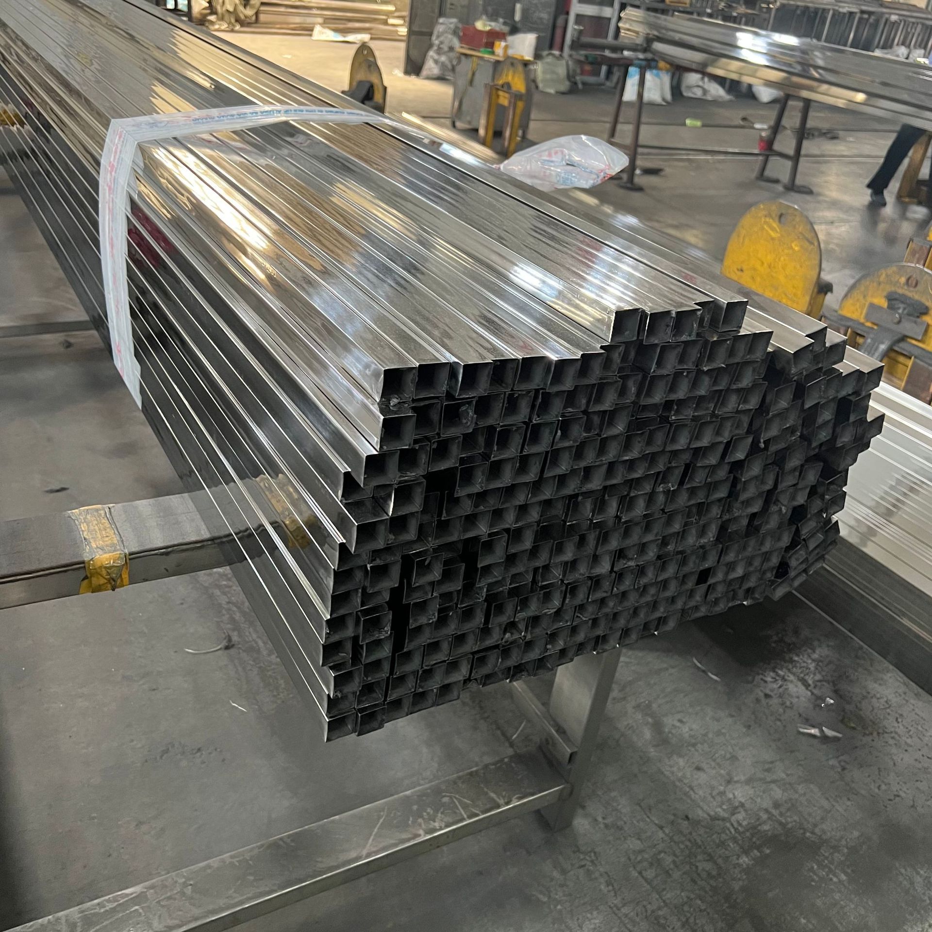 Ready Supply of 316 Stainless Steel Square Tube 304 Decorative Specifications Are Complete and Can Be Processed and Customized