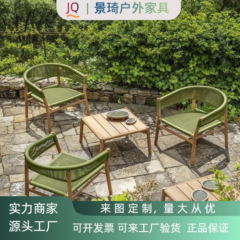 Стильный ротанговый стол и стулья для террасы