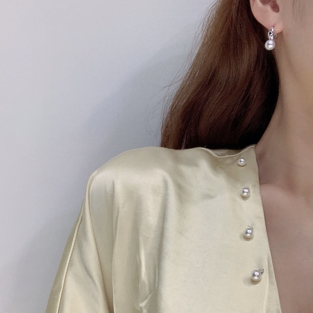 Platinum Pt900 Accessories, Quilted Small Fragrant Earrings, Thick Gold Texture, Picture with 8-9mm Pearls, Pearls Not Included