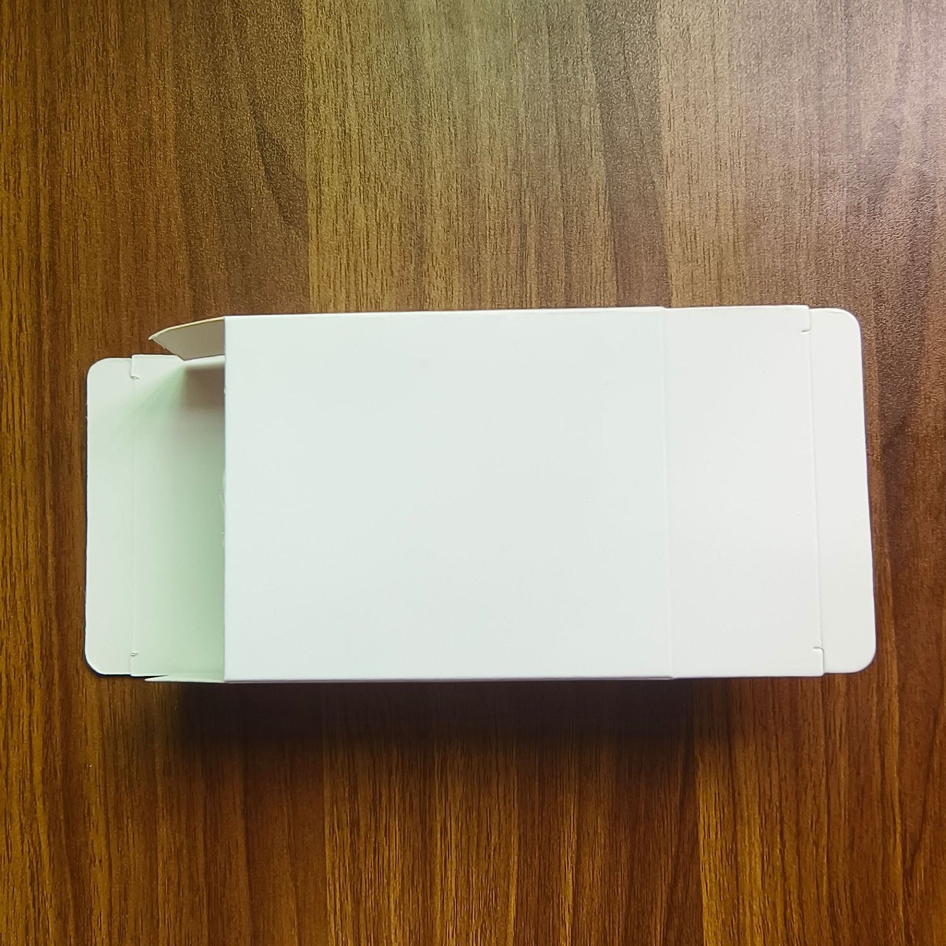 Universal White Cardboard Boxes in Stock, Wholesale Price, Fast Delivery, Light Materials, Easy to Export, Wear-Resistant, Unlimited Wholesale Quantity