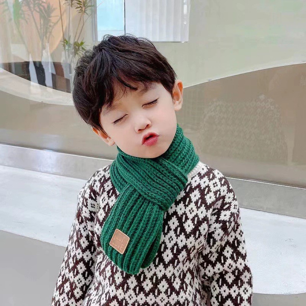 Winter boys and girls baby warm thick Korean knitted scarf children's neck protection windproof solid color leather standard scarf wholesale