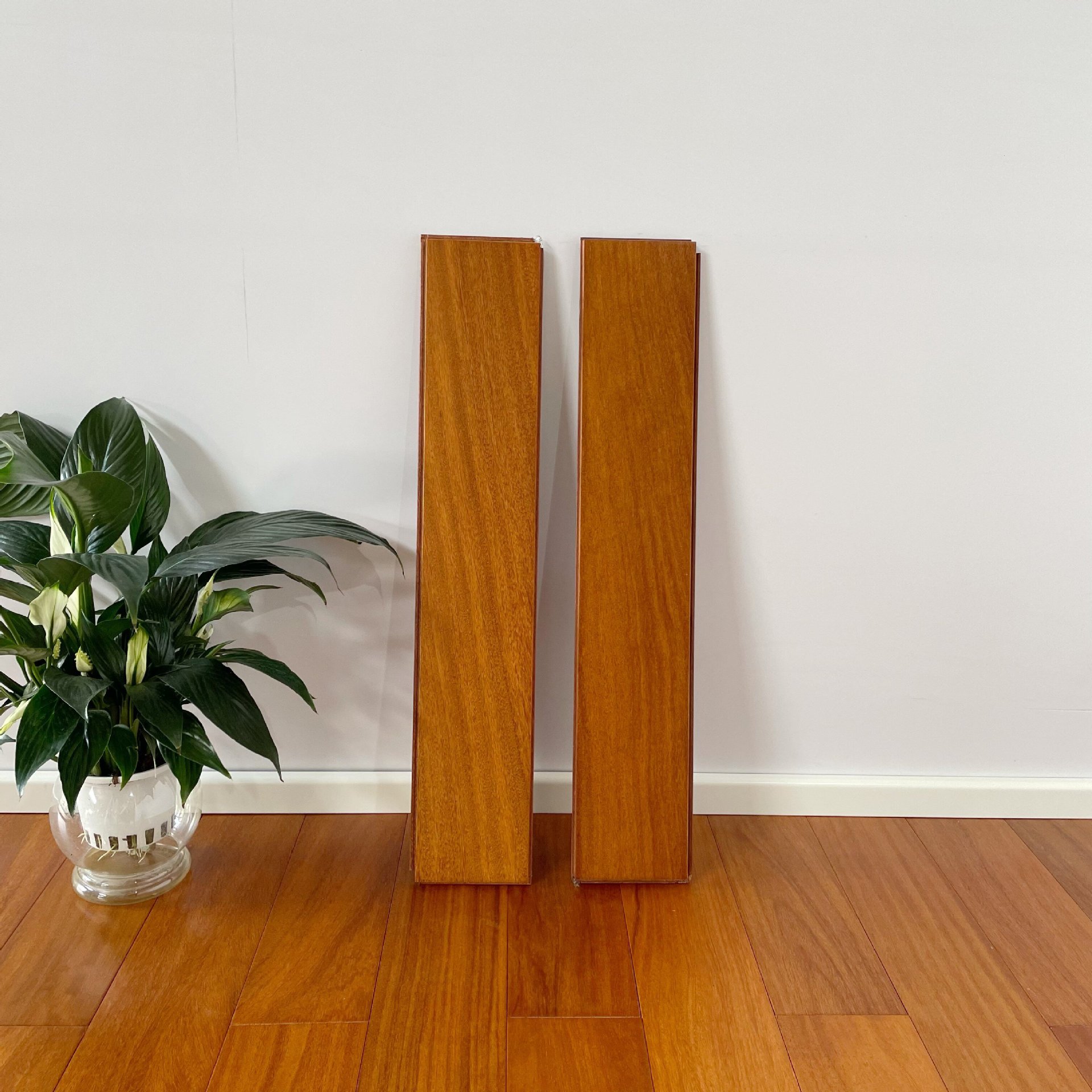 Longfeng sandalwood log solid wood lock geothermal wood flooring manufacturers really supply solid wood flooring