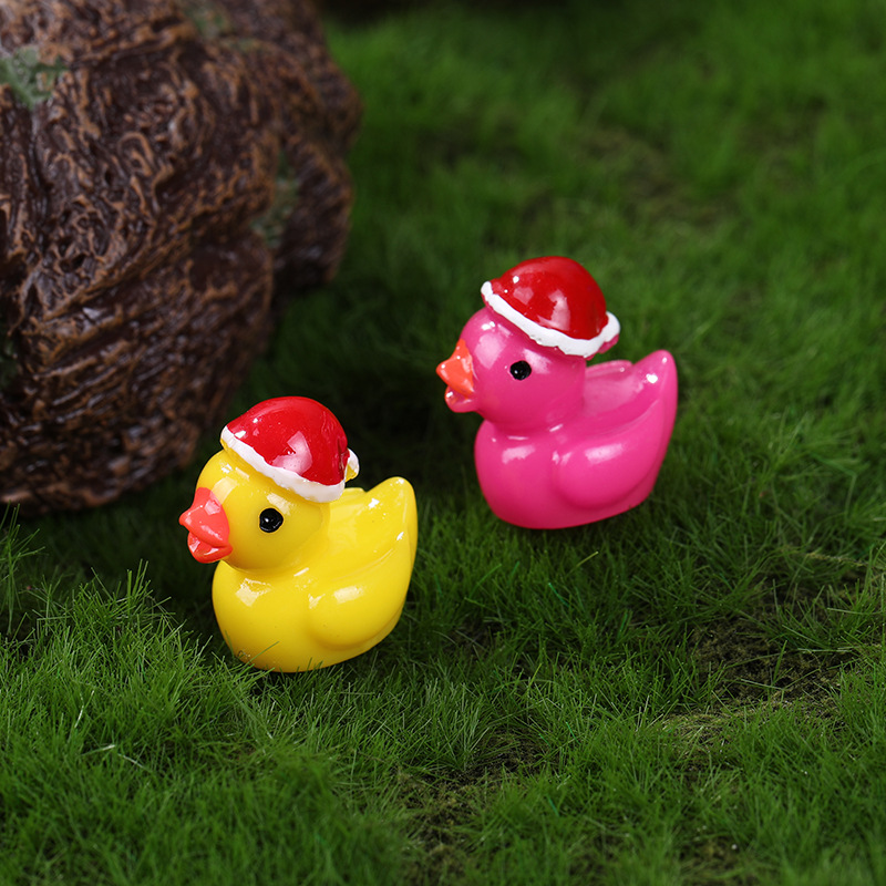 Christmas decoration micro landscape cute animal cartoon Christmas hat duck resin jewelry accessories decoration factory wholesale