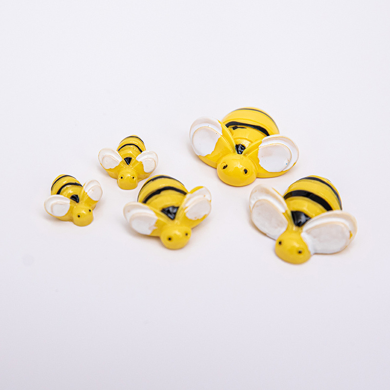 Cross-border foreign trade wholesale cartoon bee three-dimensional resin accessories diy moss landscaping mobile phone shell decorations